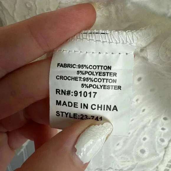 Solitaire white eyelet lace V-neck crop top flutter sleeve size large A36 - Picture 5 of 6